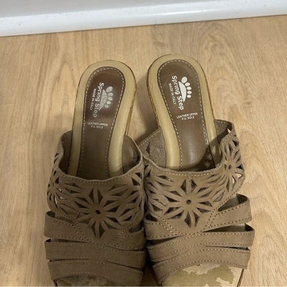 Spring Step Women’s Dora Beige Wedge Embroidered Leather Sandal Size 8.5 - Picture 6 of 8